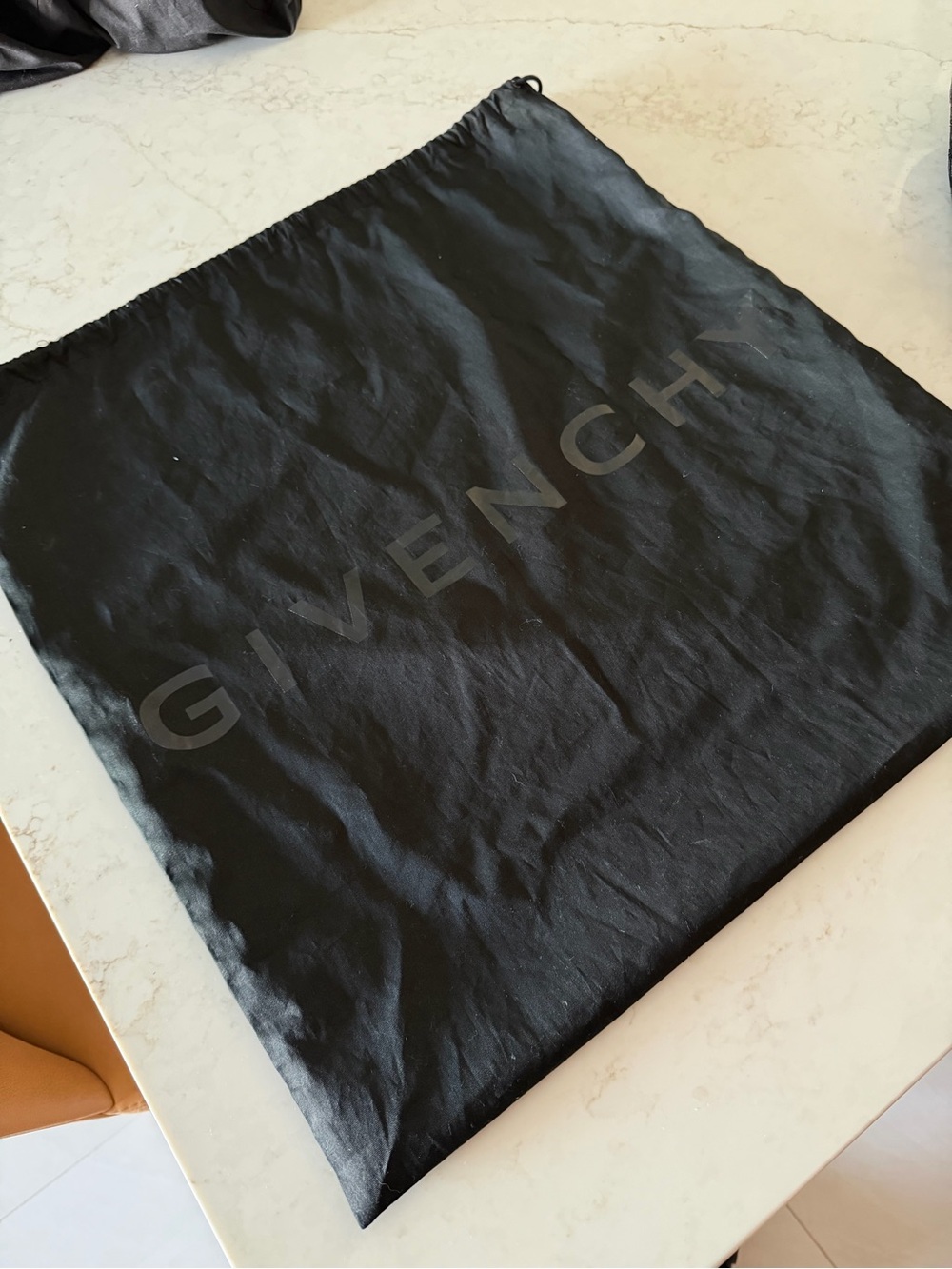 Givenchy wallet on a chain - Picture 8 of 8